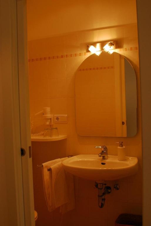 Hotel Dolomiten Collalbo Værelse billede
